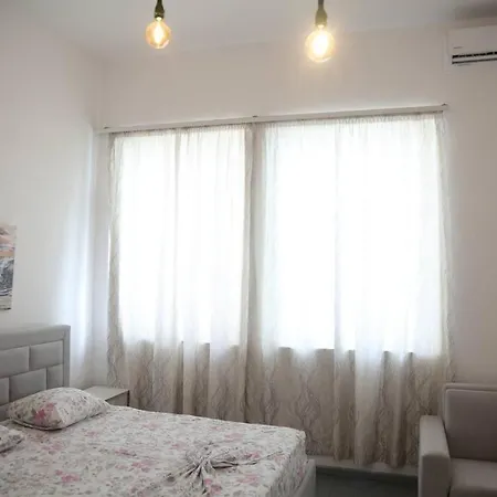 Cityscape Apartment *